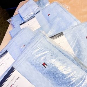 Brand new Tommy Hilfiger bath towels